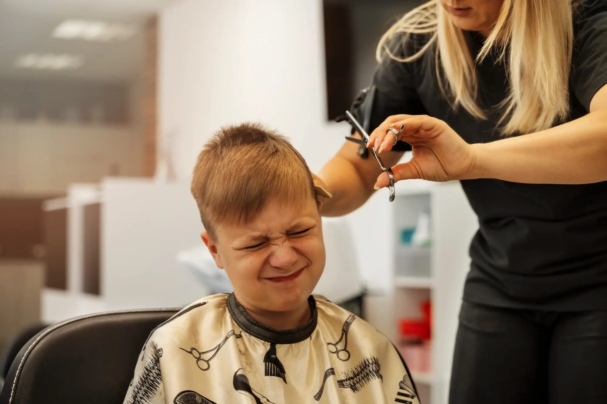 Kenapa Anak Takut Potong Rambut dan Cara Membujuknya